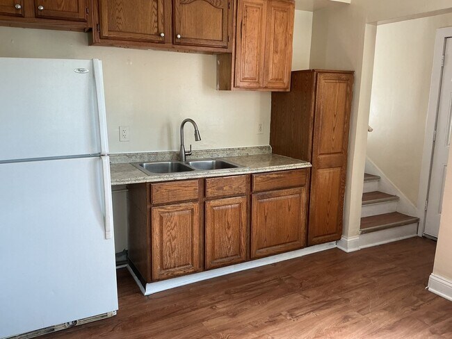 Building Photo - 1904 S 7th St Unit upper