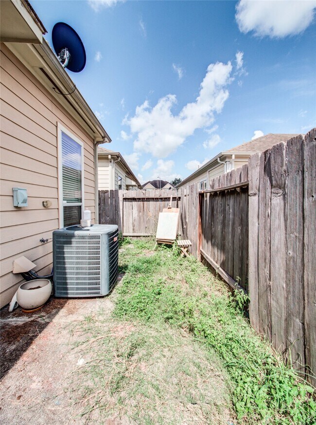 Photo - 14926 Tuttle Point Dr
