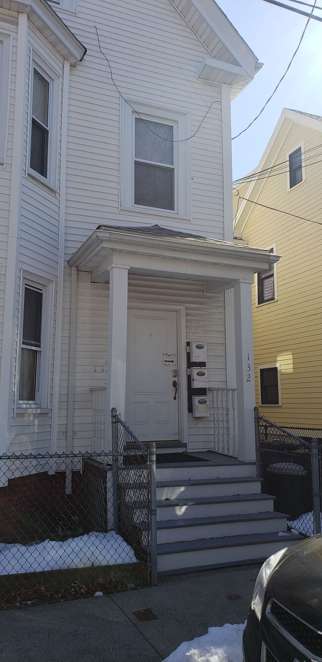 Building Photo - 132 Cherry St Unit #3