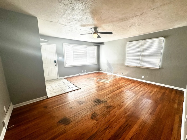 Photo - 6110 Pratt St