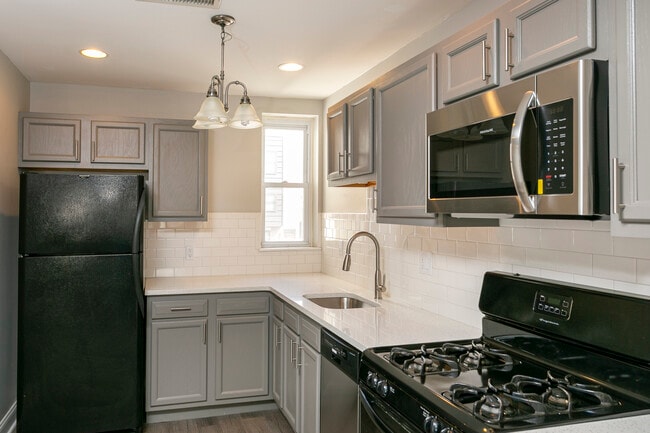 Building Photo - 765 S 16th St Unit 2