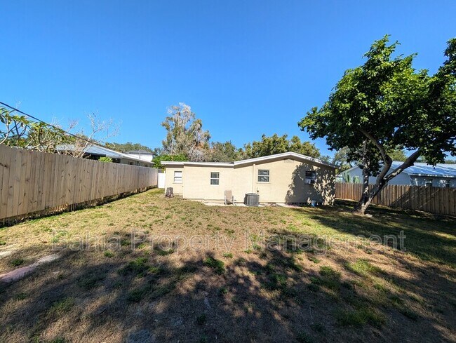 Photo - 219 6th Ave SW