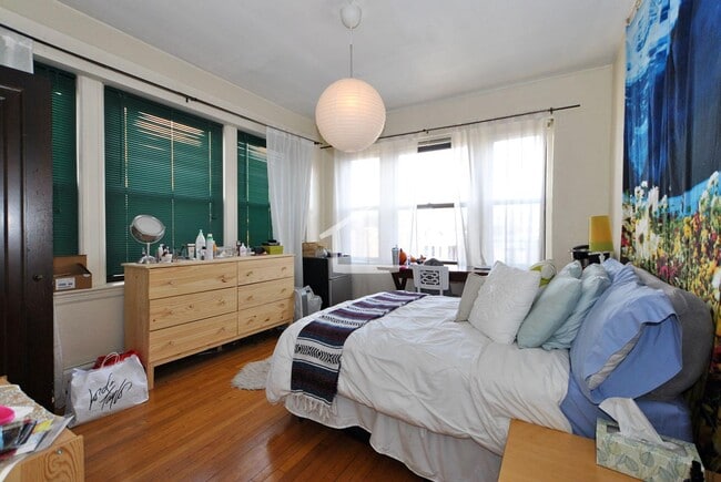 Photo - 215 Saint Paul St