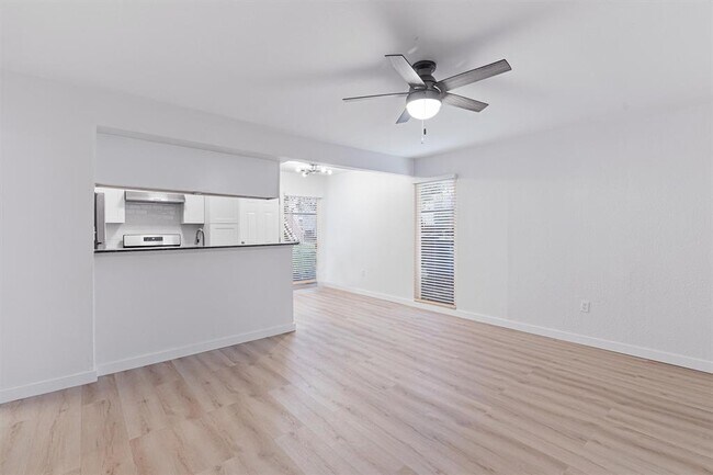 Photo - 2501 Manor Cir