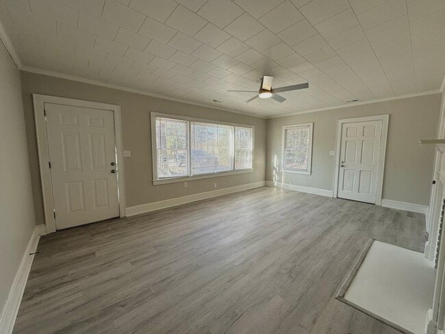 Photo - 1827 McLean Rd