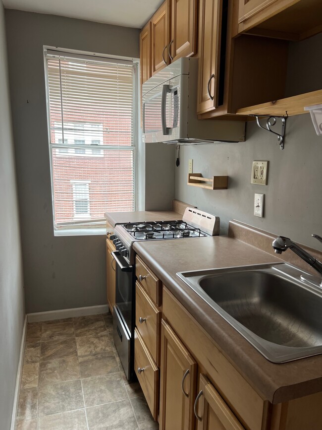 Photo - 1180 S 10th St Apartments Unit 2r