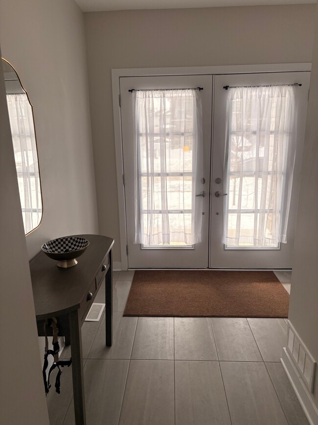 Photo - 909 Roger Griffiths Av