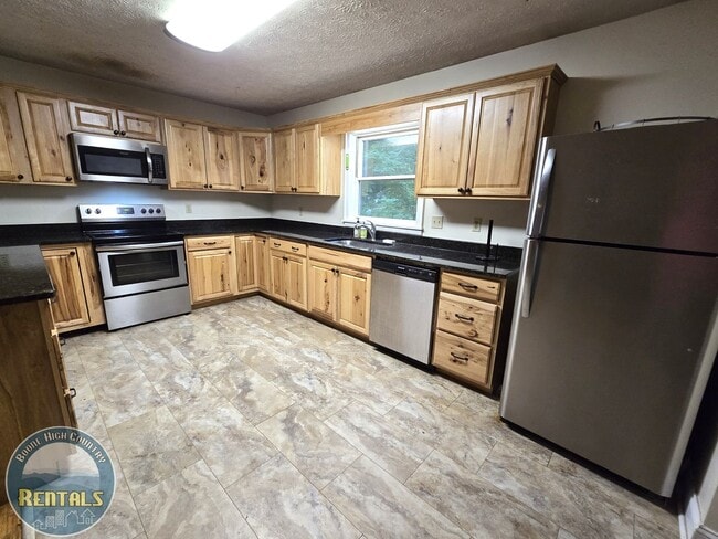 Photo - 460 White Oak Rd
