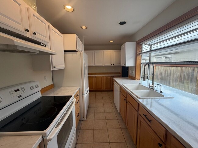 Photo - Beautiful 3 Bedroom Home in Tacoma WA - Apply Today!