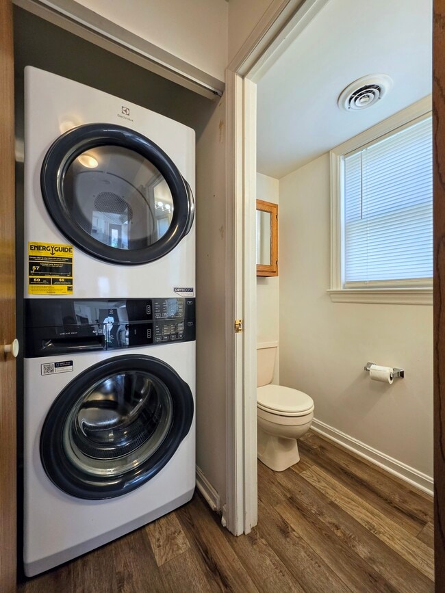 Photo - 391 E Jackson St