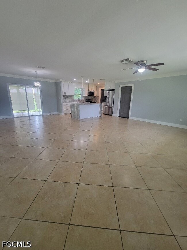 Building Photo - 203 Redcliff Ave
