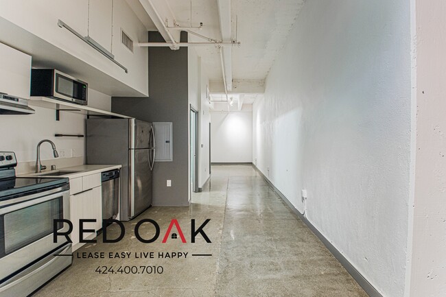 Building Photo - 430 S Broadway