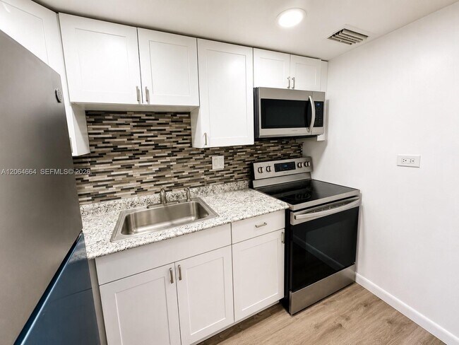 Photo - 250 174th St Unidad 510