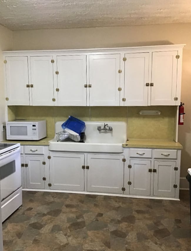 Building Photo - Perfect for college students, but great fo... Rental