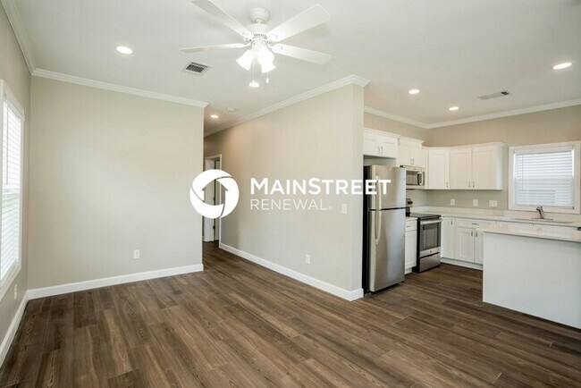 Photo - 3 Bedroom Pet-Friendly Home in St. Petersburg, FL with Main Street Renewal