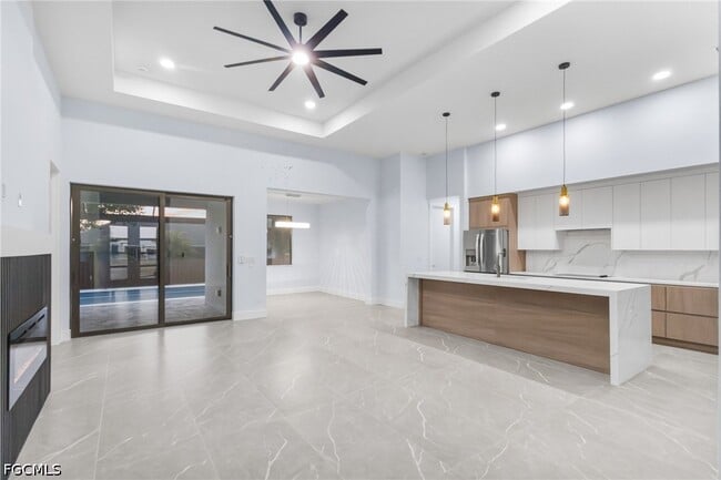 Photo - 142 SW 33rd Pl