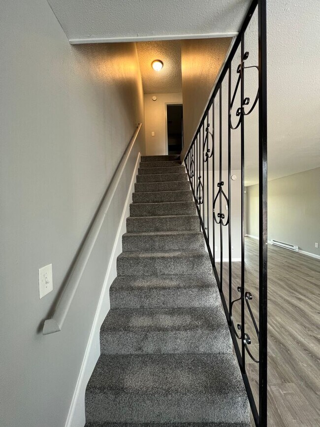 Photo - Raintree Apartments