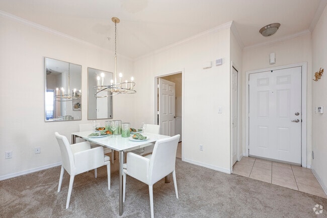 2 BD, 2 BA - 1154 SF - Dining Room