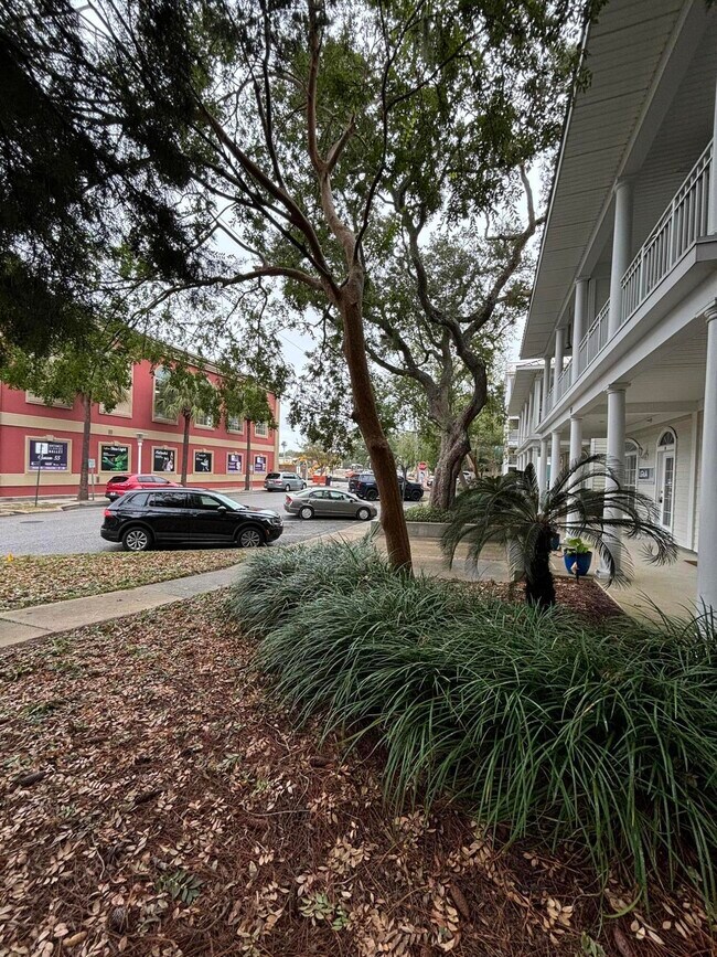 Photo - 165 Brooks St SE Unit E