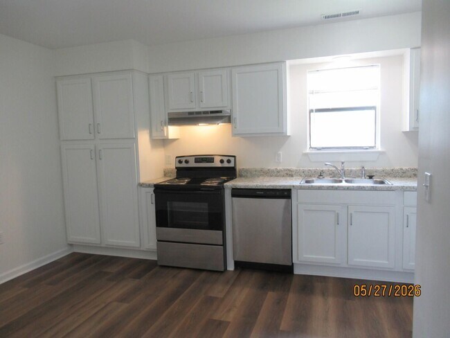 Photo - 251 Rast St