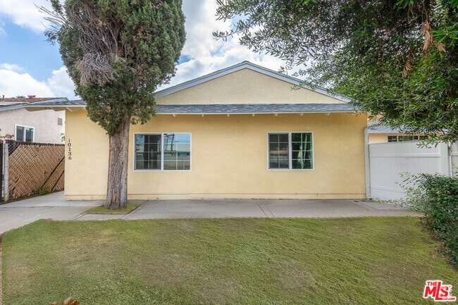 Building Photo - 10136 Forbes Ave Rental