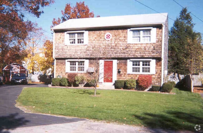 Building Photo - 240 Elm St Unit 240 Elm St Rental