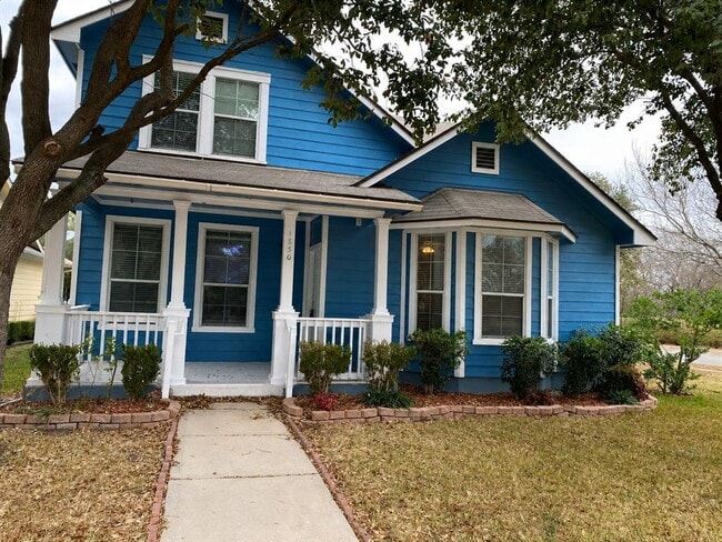 Building Photo - 1850 Logan Dr