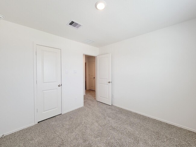 Photo - 4242 BROMHAM