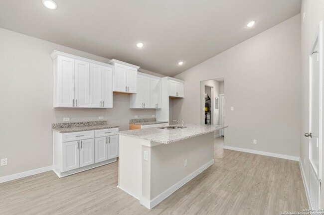 Photo - 510 Carol Crest St