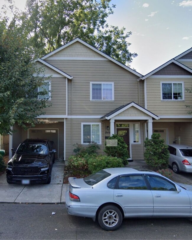Building Photo - 846 NE 3rd St