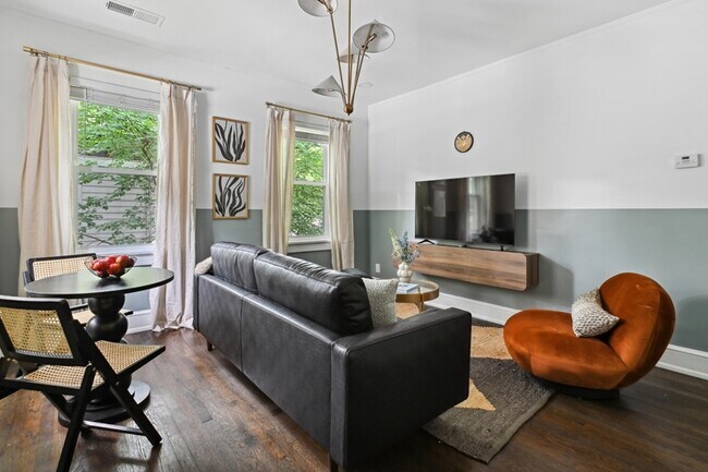 Photo - 1351 Oxford Rd NE