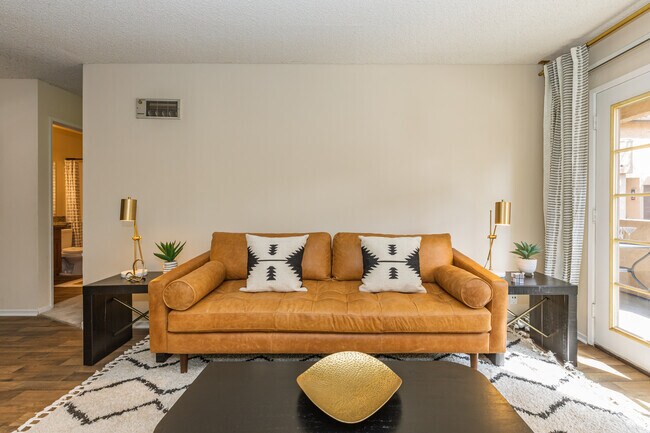 1BR, 1BA - 650SF