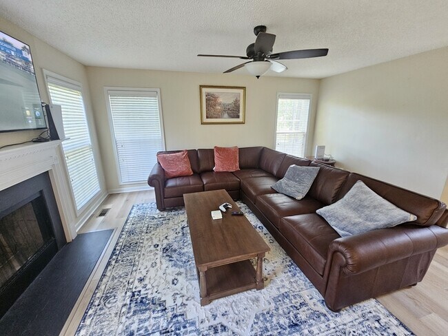 Photo - Furnished Mid Term rental