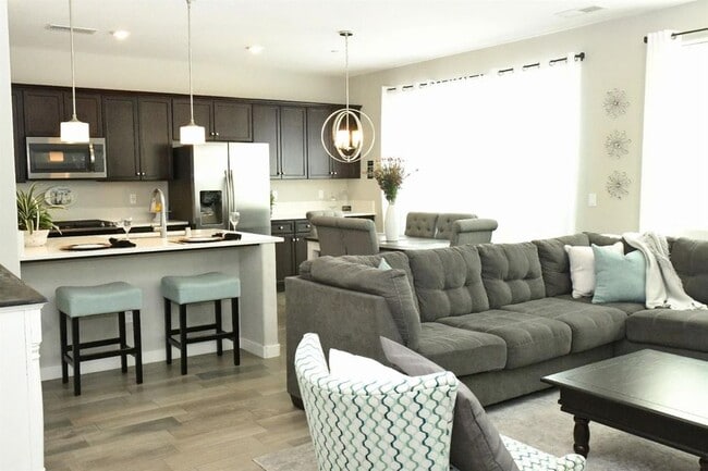 Photo - 2580 N McArthur Ave