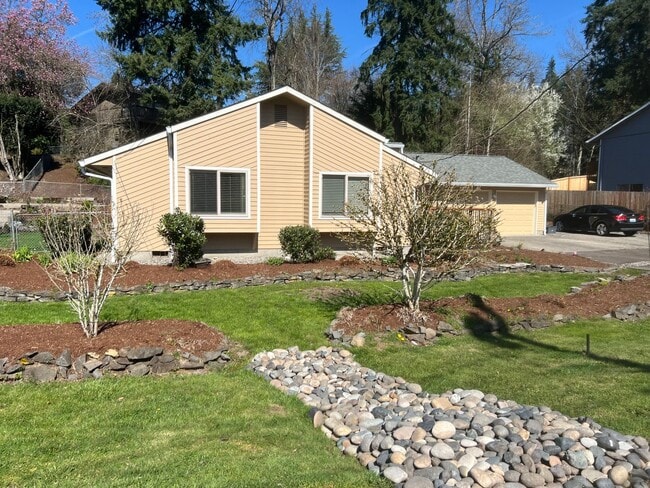 Building Photo - Beautiful Newly Renovated 3 Bedroom Home