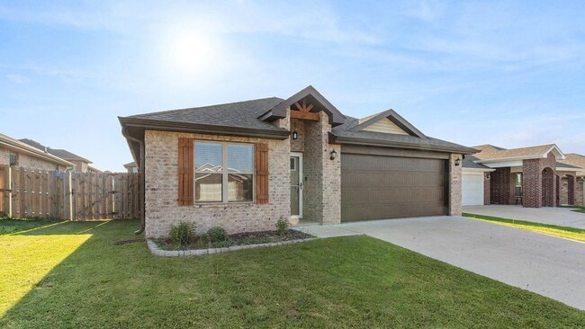Photo - "Homey 4-Bedroom House in Bentonville – 1,433 Sq. Ft. of Comfort!"