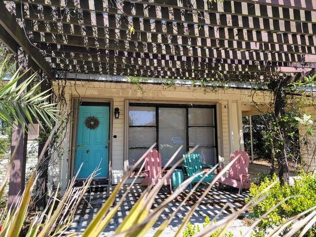 Building Photo - 133 California Dr NE