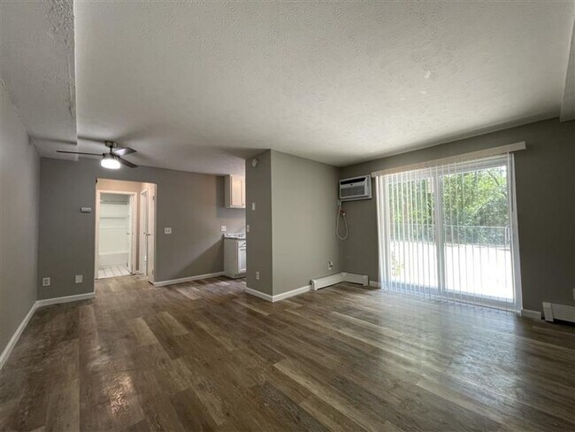 Photo - Recently Renovated 1-Bedroom Apartment in ... Unidad 1599 Glen Parker Ave - 1