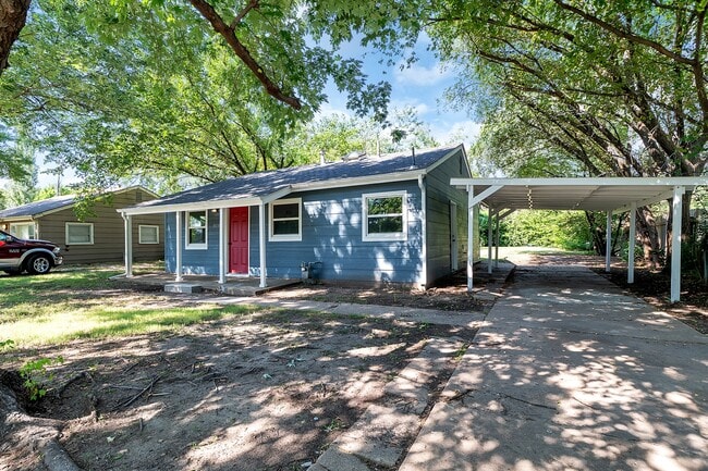 Building Photo - 3325 S Fern St Rental
