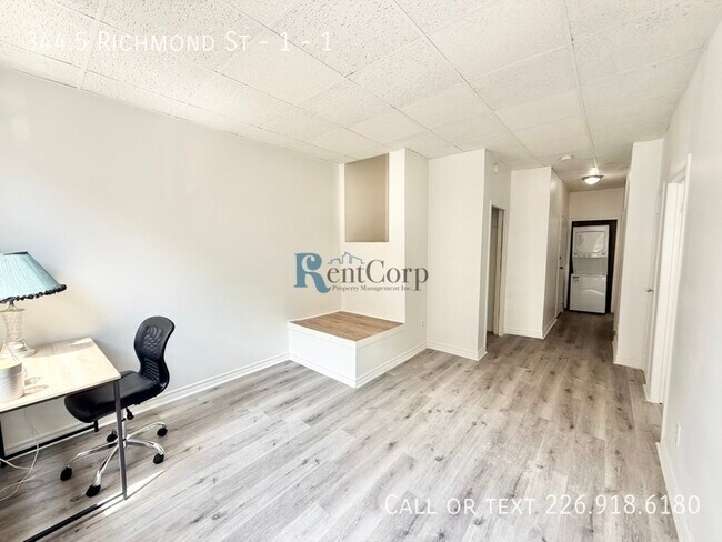 Photo - 1-1735 Richmond St