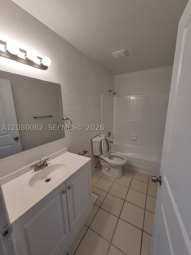 Photo - 874 SW 9th St