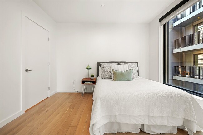 Photo - 21-35-35 W 2nd St Unit 610