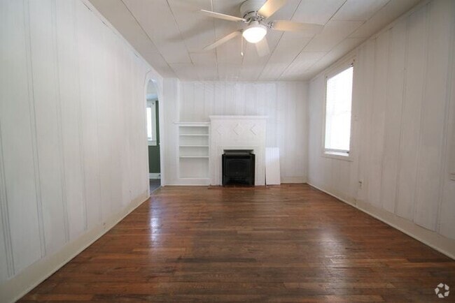 Building Photo - Simply the BEST! Adorable 1 Bedroom/1 Bath... Rental