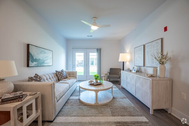 1BR, 1BA - 813SF - Living Room