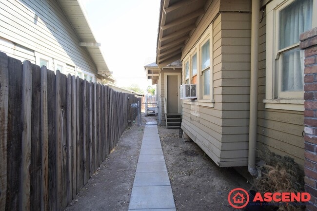 Building Photo - 1831 Maple Ave Unit 1831 1/2 Maple Ave Rental
