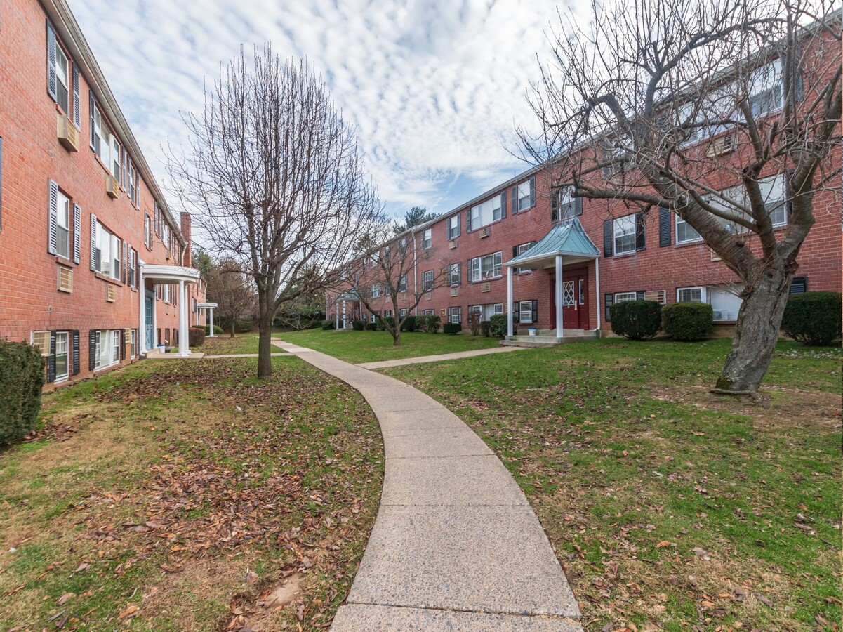 Photo - Evergreen Club Apartments