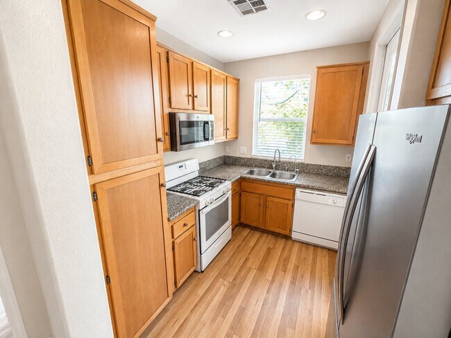 Photo - 2728 Black Walnut Ct Unidad # 430