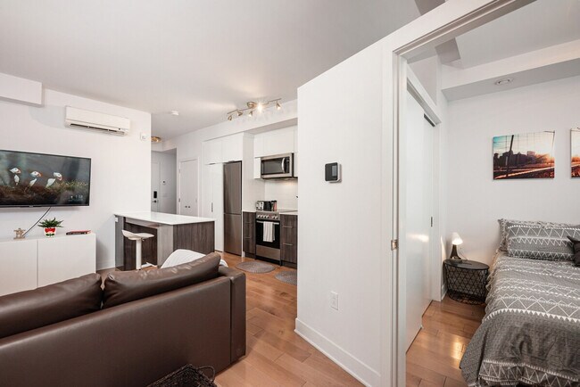 Photo - 2108 Boul. Saint-Laurent Unit SI ID1514070P