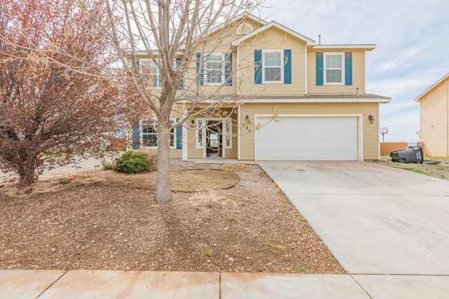 Building Photo - Beautiful Two Story House