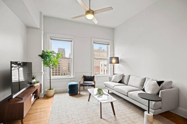 Building Photo - 606 N Presa St Rental